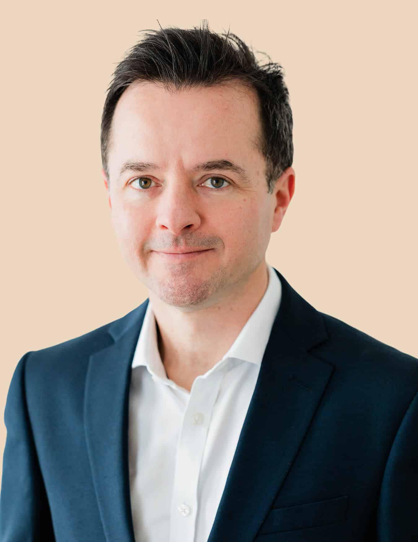 Mr Andre Litwin, Consultant Oculoplastic & Cataract Surgeon