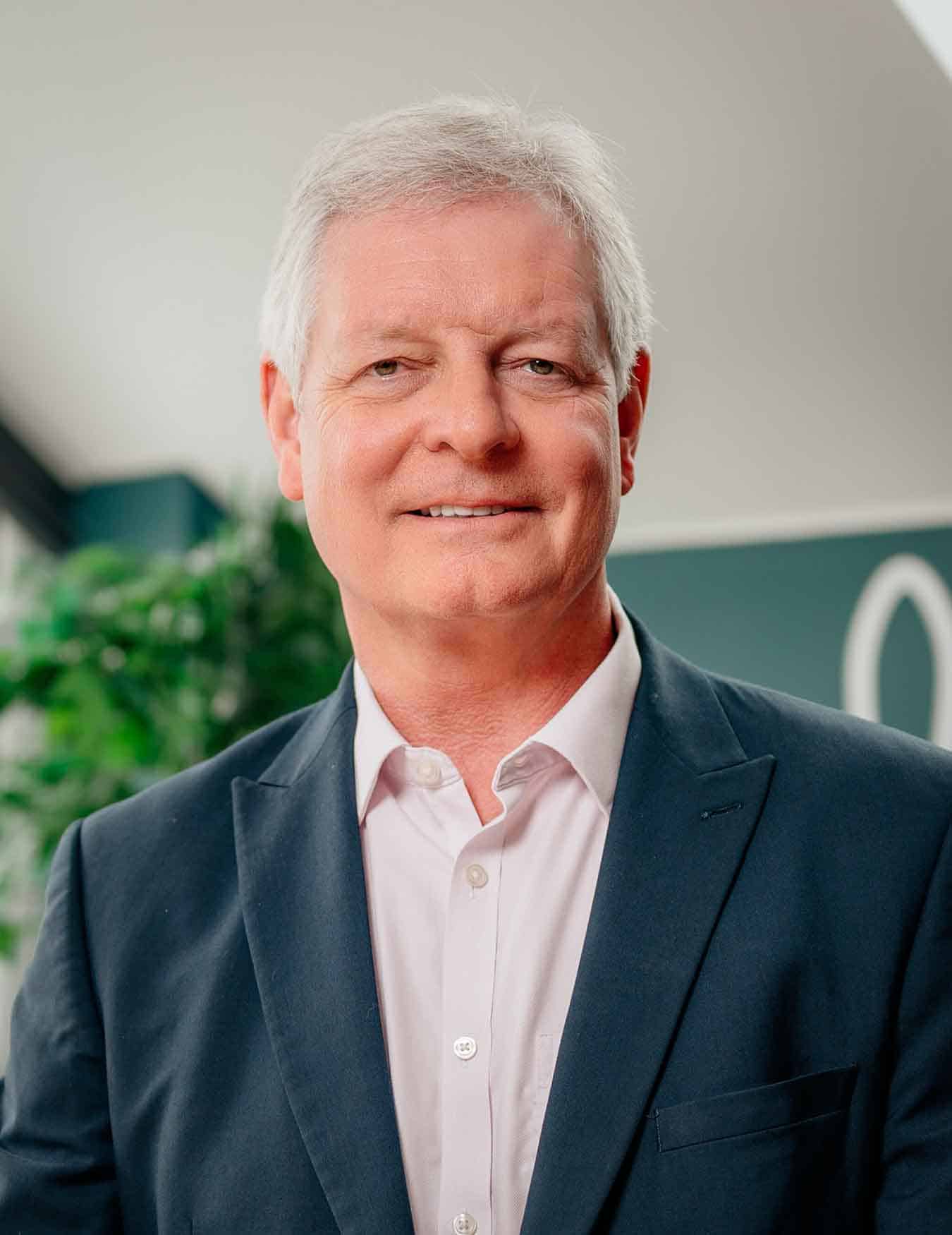 Mr Andrew Luff, Consultant Ophthalmic Surgeon