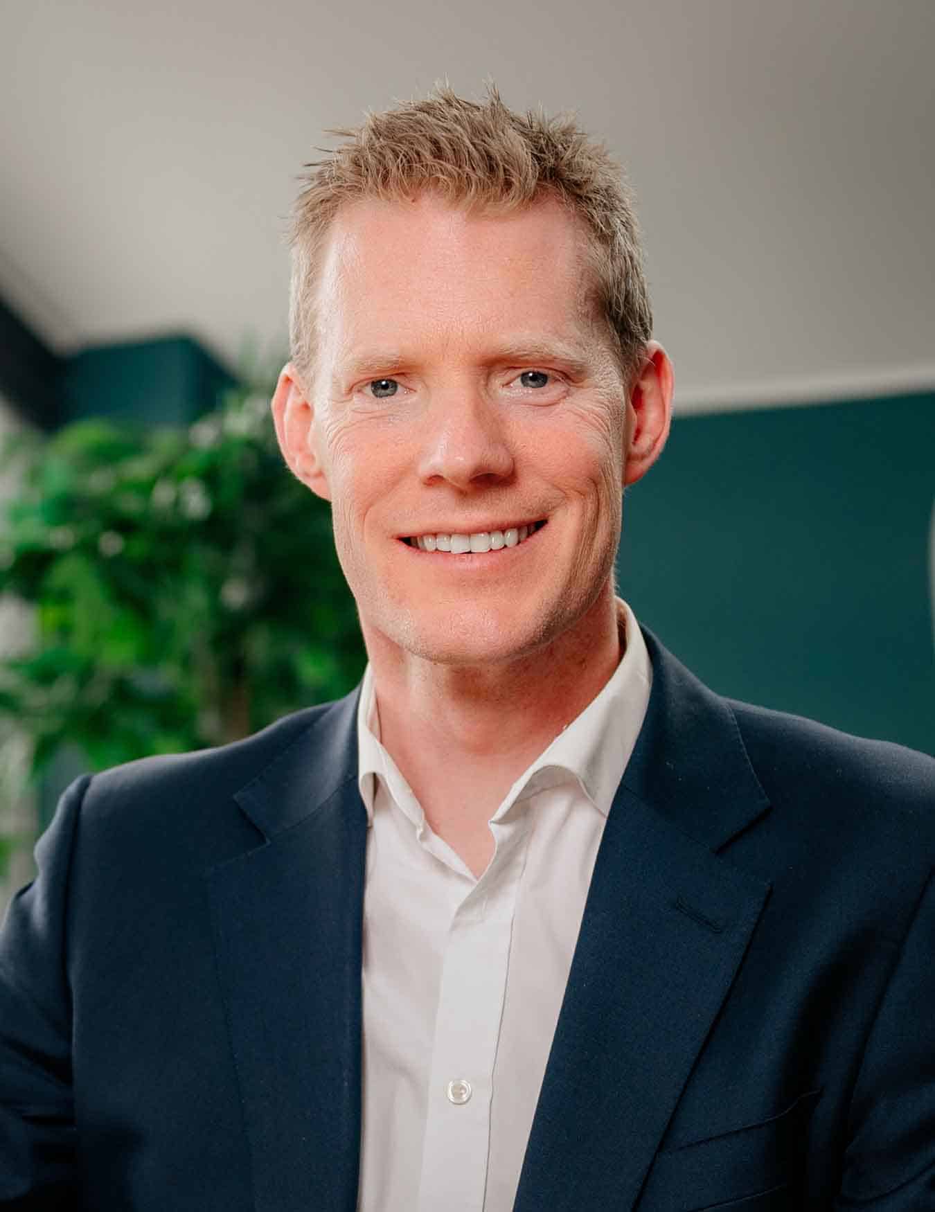 Mr Simon Rogers, Consultant Ophthalmic & Oculoplastic Surgeon